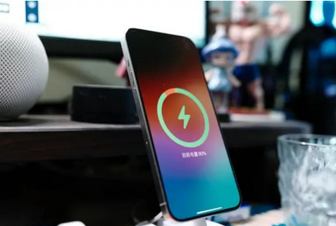 临泉苹果15换屏服务分享用什么充电器给iPhone15充电更好 